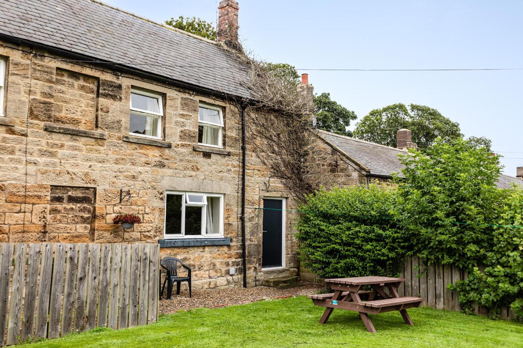 Bilton Farm Cottage No2 Алнмут Екстериор снимка